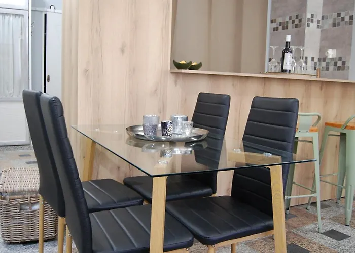 Apartamentos Los Jardines& Parking